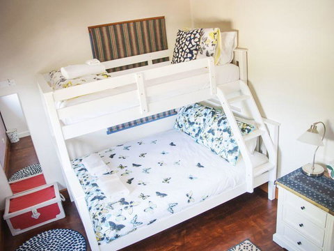 Artee House - A Bright Escape - Accommodation in Brisbane 3