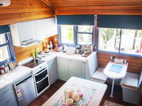 Artee House - A Bright Escape - Accommodation in Brisbane 1