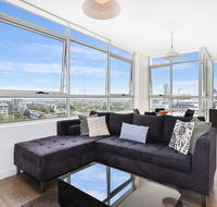 As the Sun Sets - Modern and Spacious 2BR Zetland Apartment Facing the Setting Sun - Accommodation in Brisbane