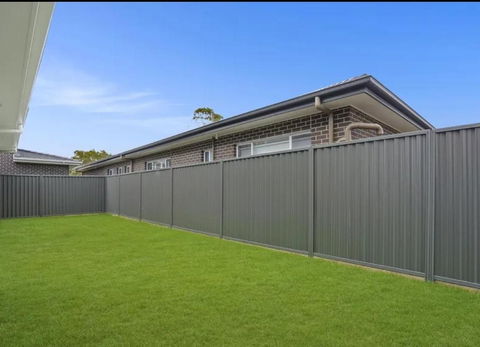 Luxury 5 Bedrooms Schofields Home + Back Yard - Accommodation in Brisbane 1