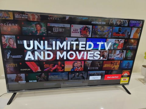 Luxury 5 Bedrooms Schofields Home + Back Yard - Accommodation in Brisbane 2