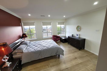 Luxury 5 Bedrooms Schofields Home + Back Yard with Accommodation in Brisbane