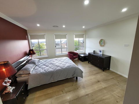 Luxury 5 Bedrooms Schofields Home + Back Yard - Accommodation in Brisbane 0