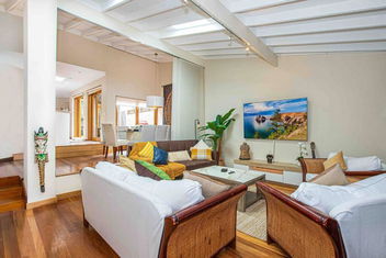 Luxury Retreat Home - 4bed House W/Parking - Mins From CBD with Accommodation in Brisbane