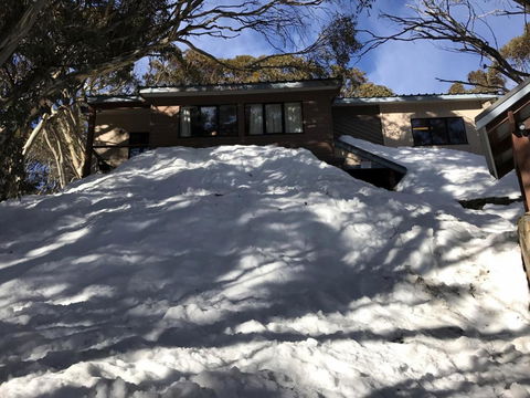 MAGNIFICENT SKIING ON MOUNT BULLER - Accommodation in Brisbane 1