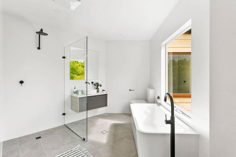 MANHATTAN STYLE 3 STORY LUXURY IN ST PETERS - Accommodation in Brisbane 3