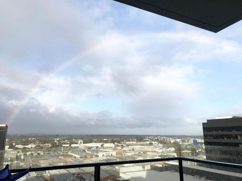 M-city Shopping Center Apartment - Executive Twin King Ensuites - Fully Equipped - Free Parking, Fast Wifi, Smart TV, Netflix, Complementary Drinks & Amenities - Clayton 3168 - Accommodation in Brisbane 2