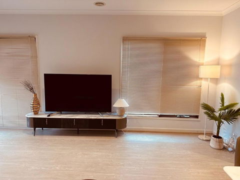 MEL-Point Cook Elegant Four-Bedroom House - Accommodation in Brisbane 1