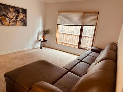 MEL-Point Cook Elegant Four-Bedroom House - Accommodation in Brisbane 2