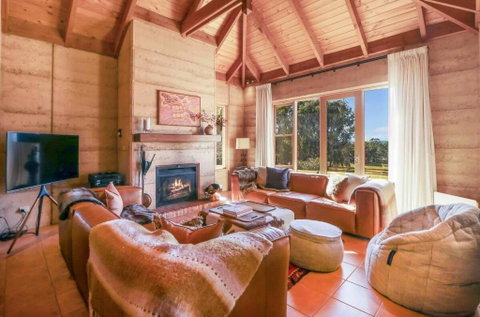 Melliodora - Relax, Unwind & Recharge - Accommodation in Brisbane 2
