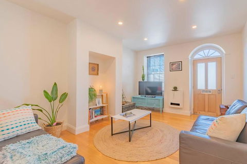 MELVINGTON BOUTIQUE APARTMENT IN HOBART CBD O - Accommodation in Brisbane 0