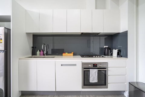 Modern 1-Bedroom Retreat - Accommodation in Brisbane 2