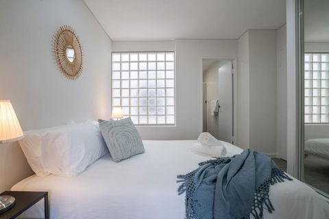 Modern 1-Bedroom Retreat - Accommodation in Brisbane 3