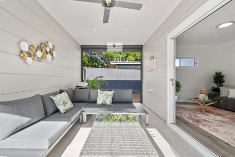 Modern 2 Bedroom Oasis 4 Mins Drive To The Beach - Accommodation in Brisbane 3