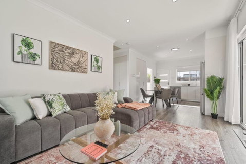 Modern 2 Bedroom Oasis 4 Mins Drive To The Beach - Accommodation in Brisbane 0