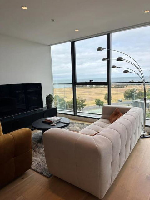 Modern 2 BRM Apt In Williamstown - Accommodation in Brisbane 1