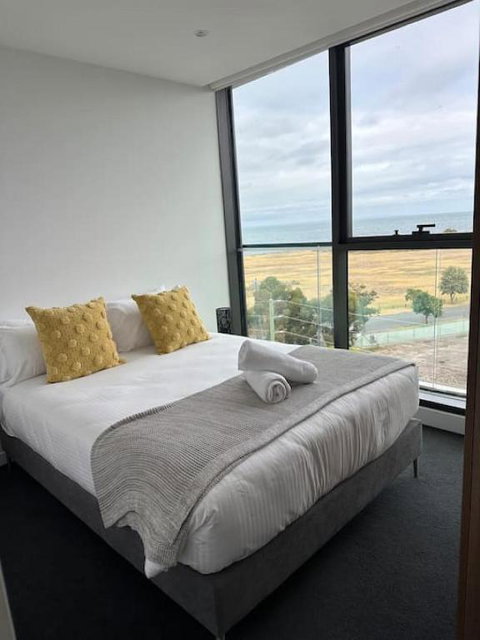 Modern 2 BRM Apt In Williamstown - Accommodation in Brisbane 3