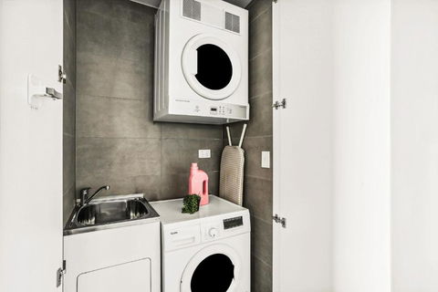 Modern 2BD In Trendy Inner West - Accommodation in Brisbane 2