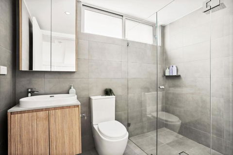 Modern 2BD In Trendy Inner West - Accommodation in Brisbane 3