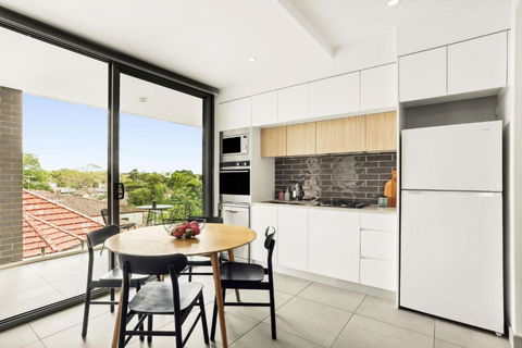 Modern 2BD In Trendy Inner West - Accommodation in Brisbane 0