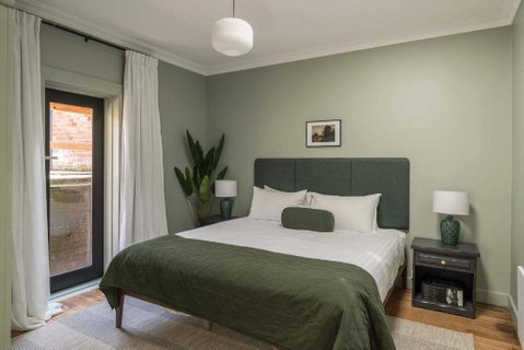 Modern 3-Bed Coastal Escape - Accommodation in Brisbane 1