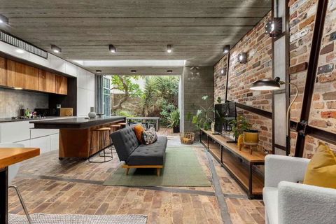 Modern & Stylish 3BR In Redfern - Accommodation in Brisbane 0