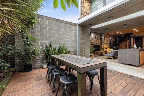 Modern & Stylish 3BR In Redfern - Accommodation in Brisbane 3