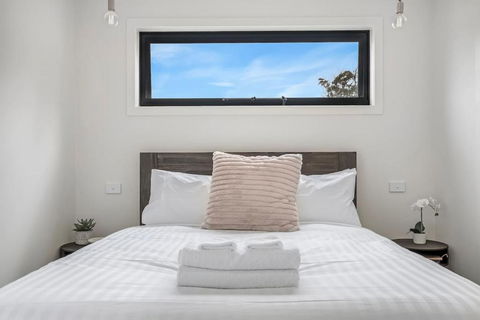 Modern And Scenic Valley Escape - Accommodation in Brisbane 3
