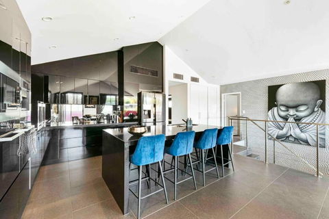 Modern Spacious 3 Bedroom Penthouse In Enmore - Accommodation in Brisbane 0