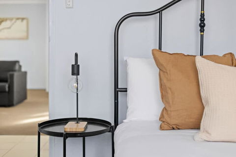 Modern Private Double Room - Central Spot At Liverpool - Shared Bathroom - Accommodation in Brisbane 3