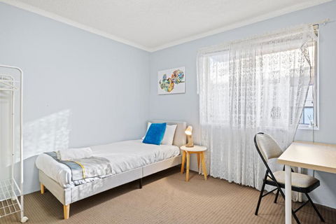 Modern Private Single Room - Centrally Located At Liverpool - Shared Bathroom - Accommodation in Brisbane 0