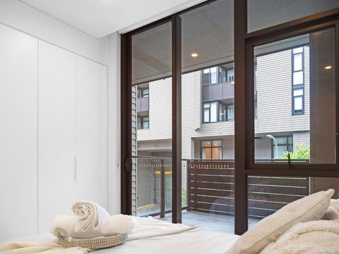 Modern Split Level 2Bed With Pool - Accommodation in Brisbane 1