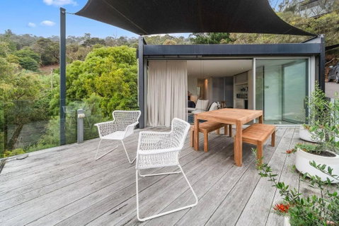 Modern Studio With Sweeping Views - Accommodation in Brisbane 0