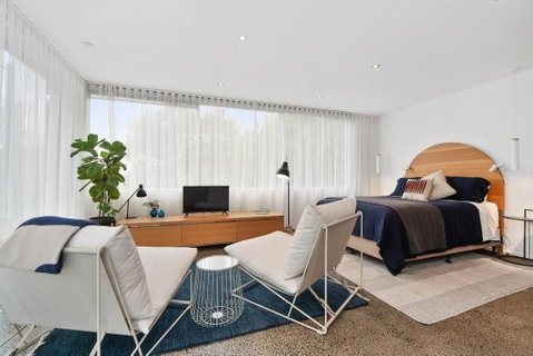 Modern Studio With Sweeping Views - Accommodation in Brisbane 2
