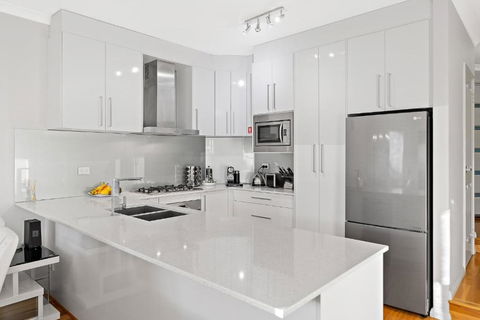 Modern Scarborough Townhouse - Accommodation in Brisbane 3