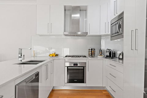 Modern Scarborough Townhouse - Accommodation in Brisbane 2