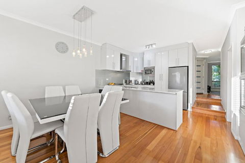 Modern Scarborough Townhouse - Accommodation in Brisbane 0