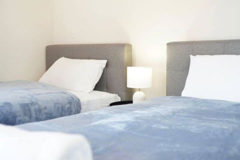 Modern Two Bed Apt In The Centre Of Erskenville - Accommodation in Brisbane 3