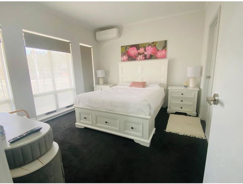 Modern Private Room With Ensuite - Accommodation in Brisbane 0