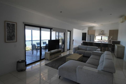 Moreton Magnificent Views - Accommodation in Brisbane 3