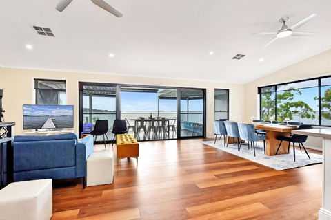 New Property Shimmer Shores Absolute Waterfront Retreat At Fishing Point, Lake Macquarie - Accommodation in Brisbane 3