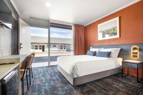 Nightcap At Horse & Jockey Hotel Warwick - Accommodation in Brisbane 0