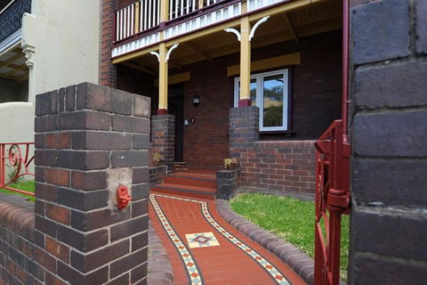 Newtown Vibes With Pool & Parking - Accommodation in Brisbane 3