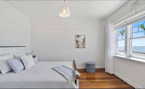 Ocean Views & City Convenience Perfect Getaway - Accommodation in Brisbane 3