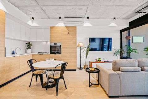 Ovation - New Footscray Apt W Parking & Pool - Accommodation in Brisbane 2