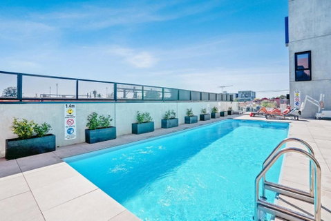 Ovation - New Footscray Apt W Parking & Pool - Accommodation in Brisbane 1