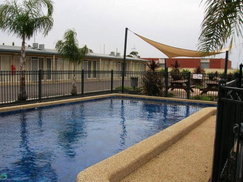 Overlander Hotel Motel - Accommodation in Brisbane 3