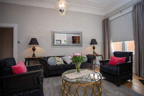 Oxbridge- Period Home In Central Goulburn - Accommodation in Brisbane 0