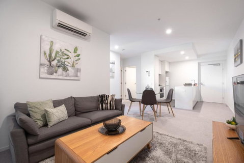 Panoramic Views 2br With Pool And Free Carpark - Accommodation in Brisbane 1