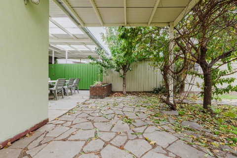 Palms By Yarraville With Large 2 Bed Home & Yard - Accommodation in Brisbane 1